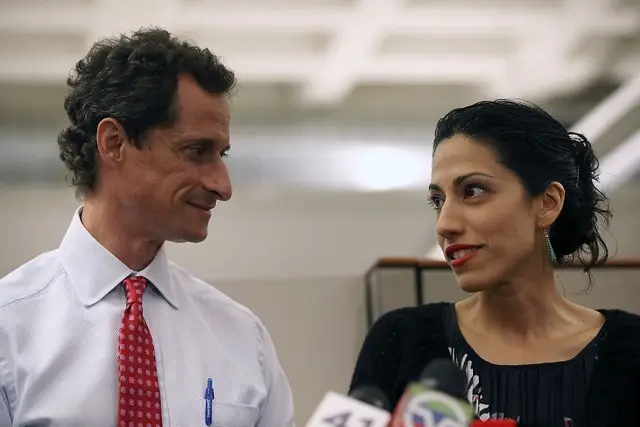 Anthony Weiner and Huma Abedin at the 2013 press conference where he confessed being Carlos Danger; she also mentioned problems in their marriage